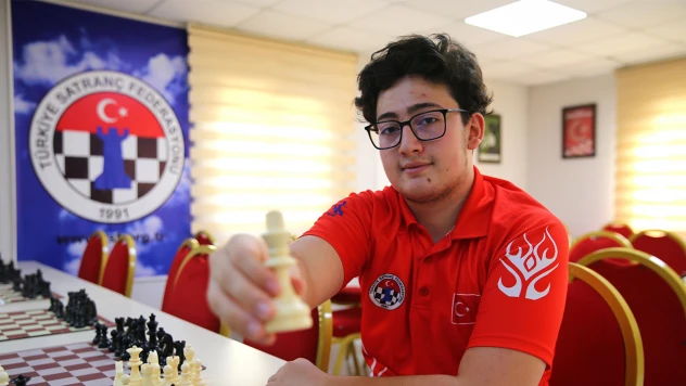 Milli satranççı Serdar'ın hedefi uluslararası usta unvanına ulaşmak