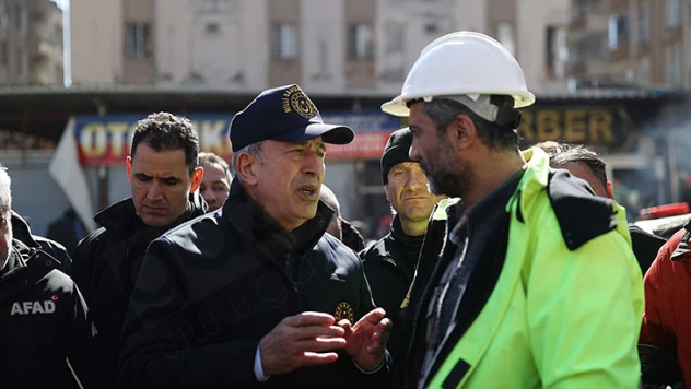 Millî Savunma Bakanı Akar'dan terhis ve celp erteleme açıklaması