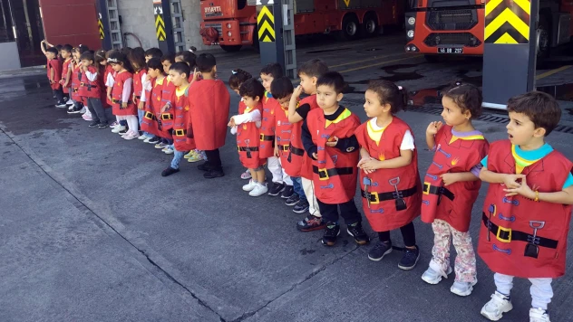 Minik kahramanlar itfaiye üniformasıyla tanıştı