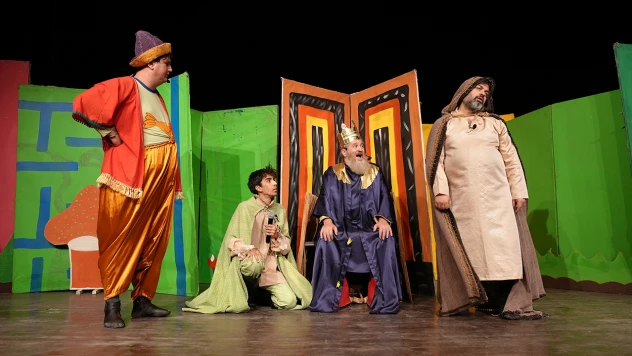 Miniklere hafta sonu tiyatro şöleni yaşattı