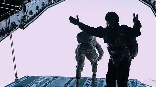 MSB, A400M uçağından yapılan paraşüt atlayışına ilişkin görüntüleri paylaştı