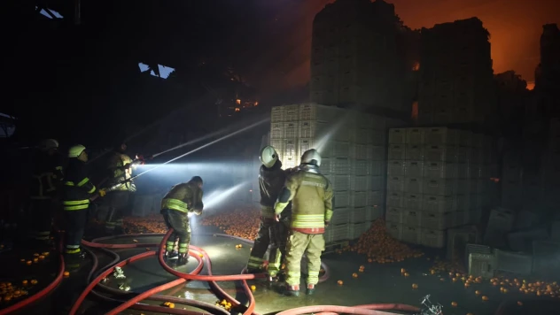Narenciye paketleme tesisinde yangın! 1 işçi hayatını kaybetti