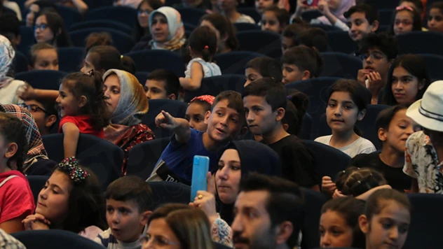 Nefes Almadan tiyatro oyunu, Gaziantepli çocuklarla buluştu