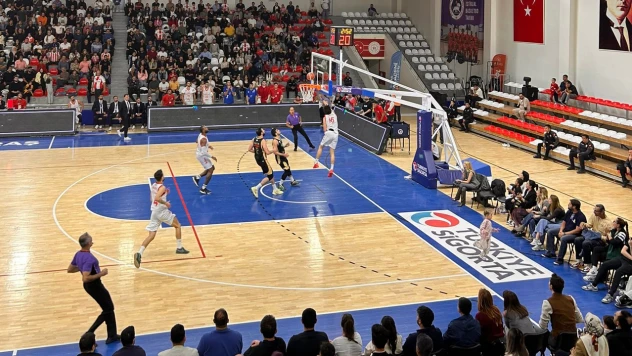 Nefes kesen karşılaşma KİPAŞ İstiklalspor Basketbol'un