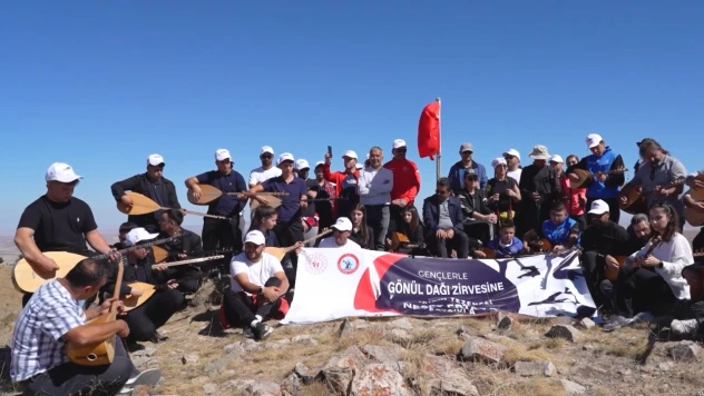 Neşet Ertaş, 40 saz eşliğinde Gönül Dağı'nda anıldı
