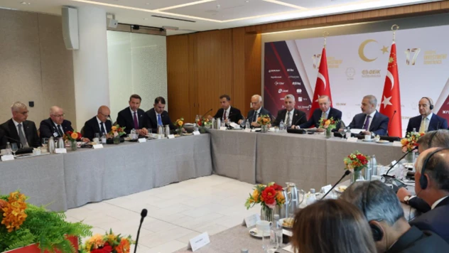 New York'ta yuvarlar masa toplantısı