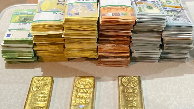 O belediyeye yönelik operasyonda depoya saklanmış altın ve döviz ele geçirildi