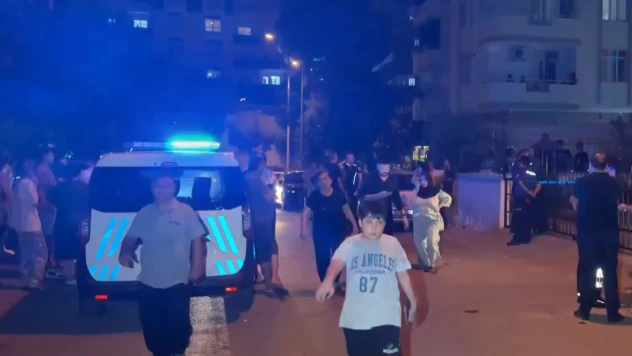 Önce eşini ve çocuğunu öldürdü sonra intihar etti