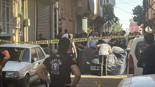 Önce karısını öldürdü sonra intihar etti