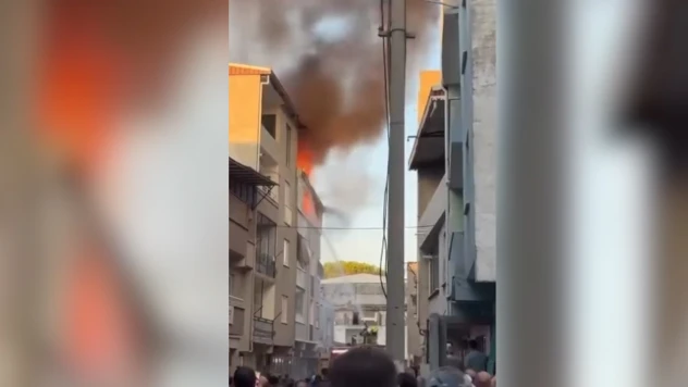 Önce torununu attı sonra kendisi atladı!