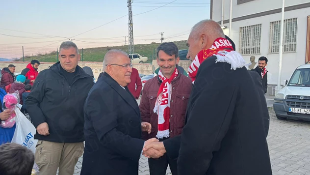 Onikişubat Belediyesi'nden Kale Mahallesi'nde gönülleri ısıtan iftar programı