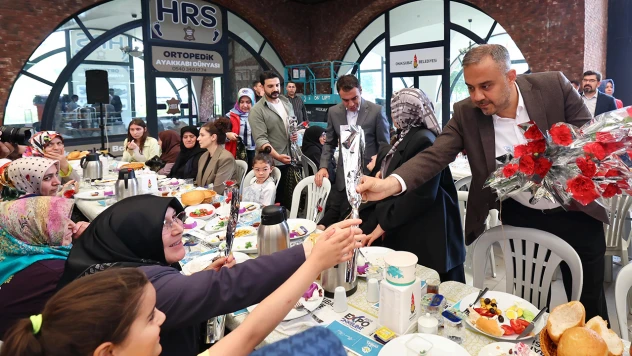 Onikişubat Belediyesi'nden şehit annelerine anlamlı Anneler Günü kutlaması