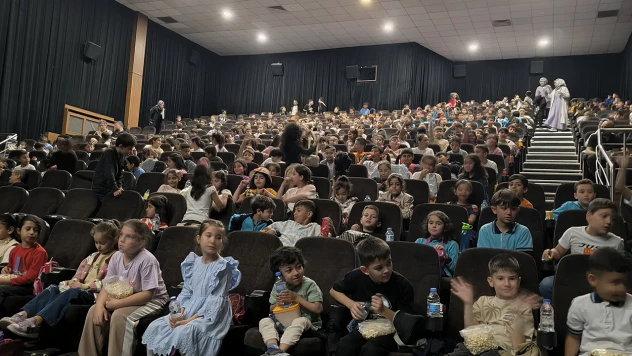 Onikişubat'tan kırsaldaki 1500 öğrenciye sinema hediyesi