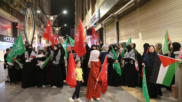 Onlarca kadın Filistin için yürüdü