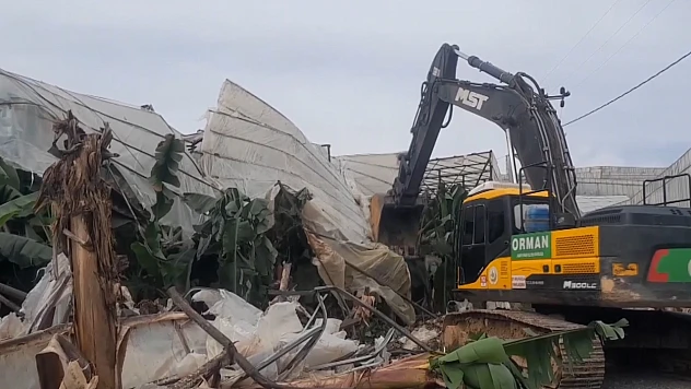 Orman sınırlarındaki kaçak yapıların yıkımına başlandı