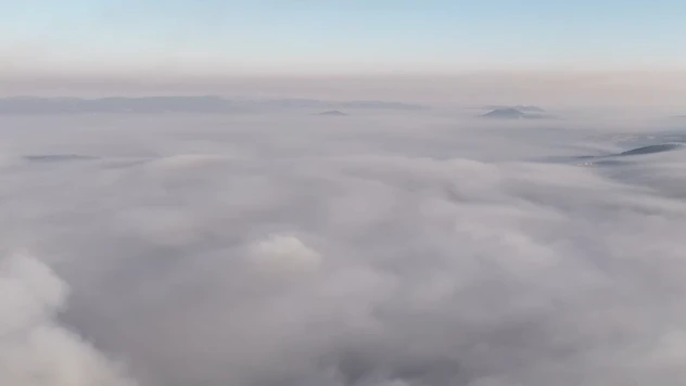 Orman yangınları nedeniyle gökyüzünü duman kapladı