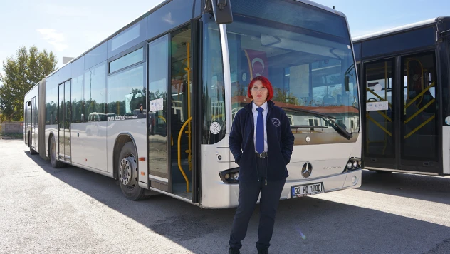 Otobüs şoförü olan kadın çocukluk hayalini gerçekleştirdi