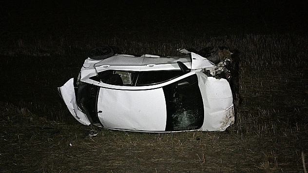 Otomobil kavşakta devrildi!  1 kişi öldü, 4 kişi yaralandı