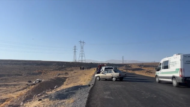 Otomobil şarampole uçtu, 2 kişi öldü, 1 kişi yaralandı