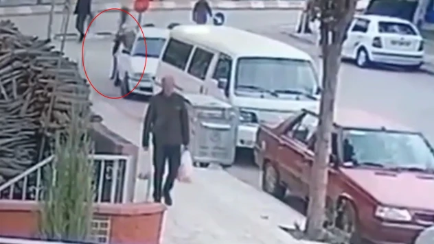 Otomobilin çarptığı kişi hastanede hayatını kaybetti