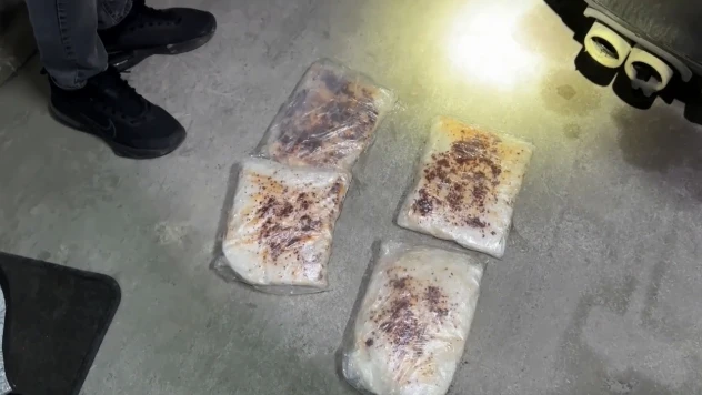 Otomobilin kapılarına gizlenmiş kilolarca sentetik uyuşturucu ele geçirildi