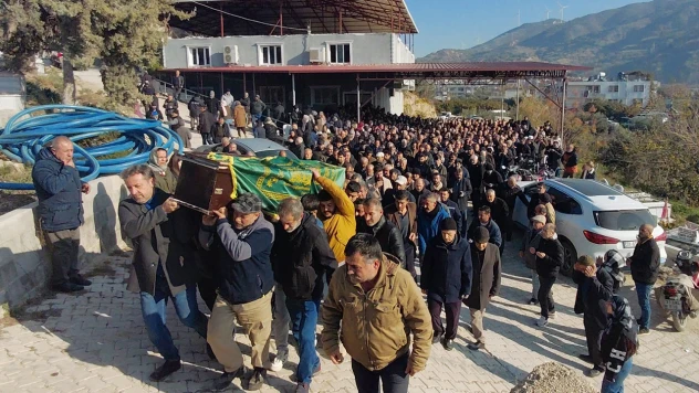 Otomobille çarpışan motosikletteki 2 kişi öldü