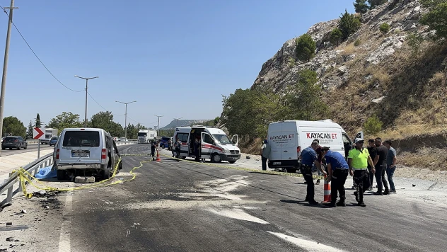 Otoyol savaş alanına döndü! 3 kişi öldü, 3 kişi yaralandı