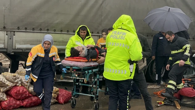 Otoyoldaki feci kazada 2 kişi öldü, 3 kişi yaralandı