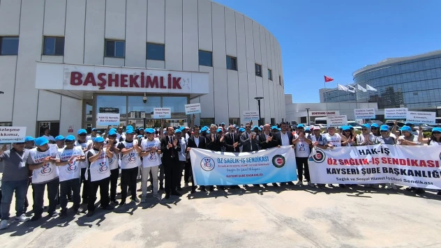 Öz Sağlık-İş Sendikası üyeleri, başhekimlik önünde eylem yaptı