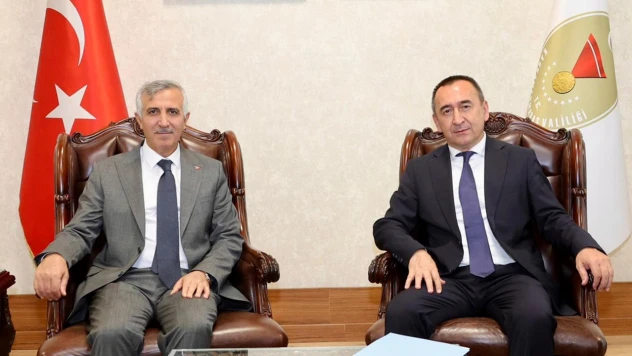 Özbekistan'ın Ankara Büyükelçisi Khaydarov'dan Kahramanmaraş Valisi Ünlüer'e ziyaret