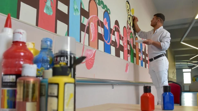 Özel öğrencilerden okullarına renkli dokunuş