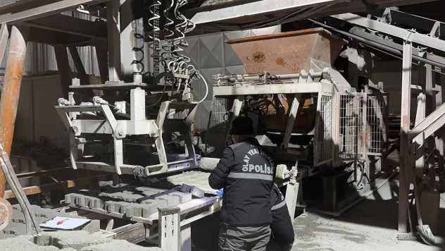 Pres makinesine sıkışan işçi hastaneye kaldırıldı