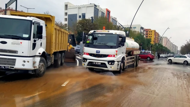 Sağanak yağışlara karşı ekipler sahada