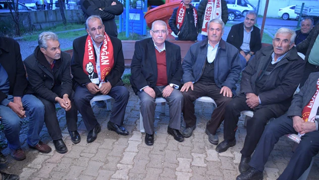 Şahinkayası, iftar programında Başkan Mahçiçek'i bağrına bastı