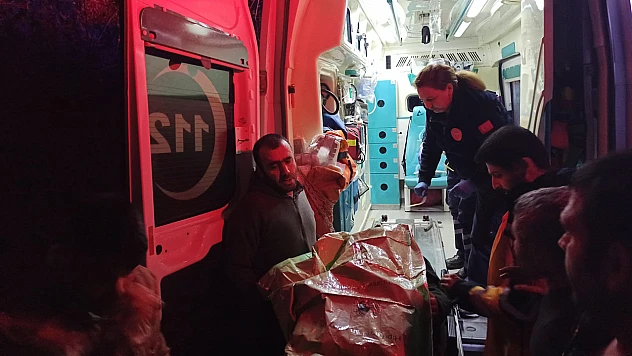 Şarampole devrilen iş makinesinin sürücüsü yaralandı