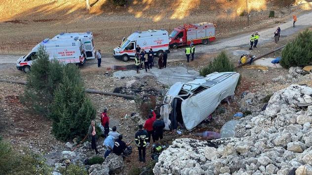Şarampole devrilen işçi servisindeki 5 kişi öldü, 14 kişi yaralandı