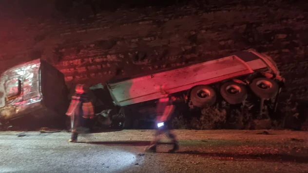 Şarampole devrilen kamyondaki 1 kişi öldü, 1 kişi yaralandı