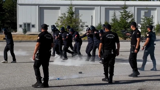 Savaş muhabirleri sahada karşılaşacakları koşullara hazırlanıyor