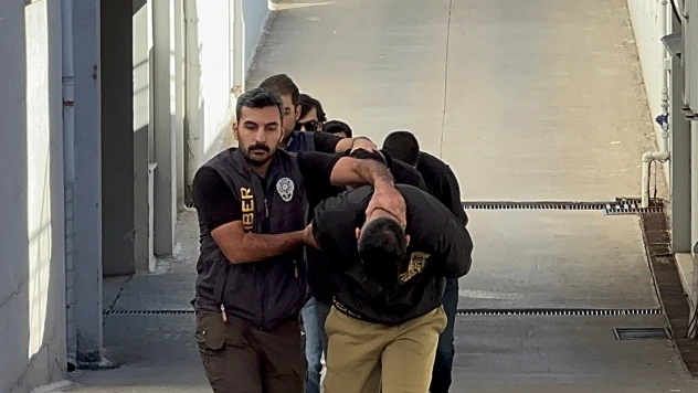 Sazan sarmalı yöntemiyle dolandırıcılık yapan 6 zanlı tutuklandı