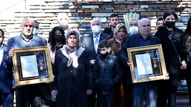 Şehit aileleri ve gazilere Devlet Övünç Madalyası takdim edildi