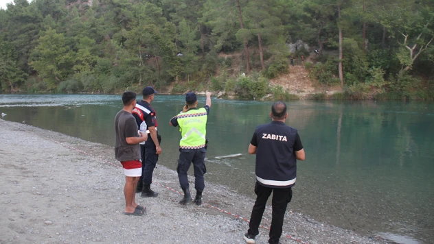 Serinlemek için ırmağa giren genç boğuldu