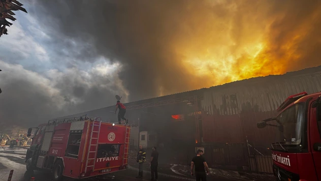 Ses ve görüntü sistemleri üretilen fabrikada yangın çıktı