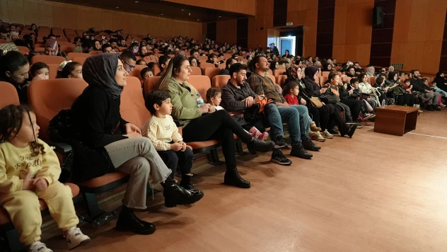 Sevimli Dinozor Dobizor ile minikler sanatla buluştu