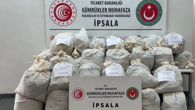 Sınır Kapısı'nda boş görünen tırda 234 kilogram uyuşturucu ele geçirildi