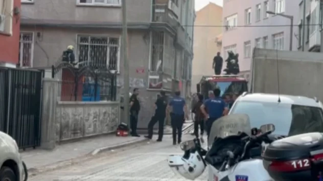 Sinir krizi geçiren kişi evinde yangın çıkardı