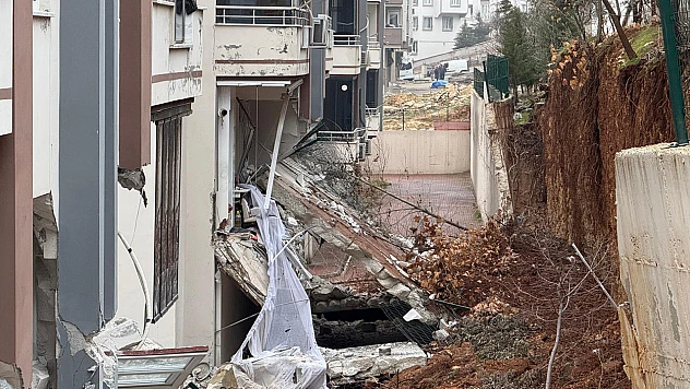 Sitenin istinat duvarı çöktü! 4 dairede hasar oluştu
