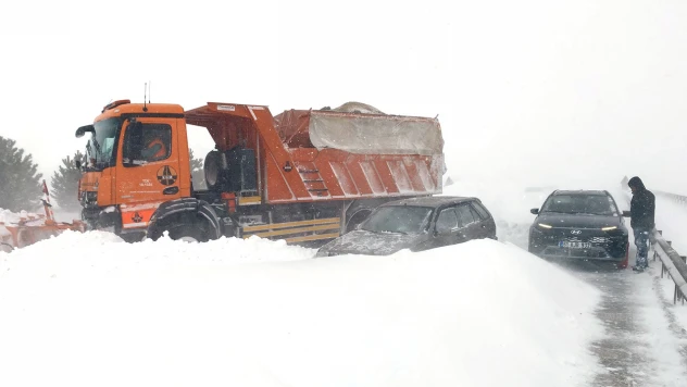 Sivas-Kayseri kara yolu tipi nedeniyle ulaşıma kapandı