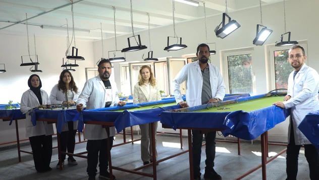 Su mercimeğiyle besliyorlar, gübresini topraksız tarımda kullanıyorlar