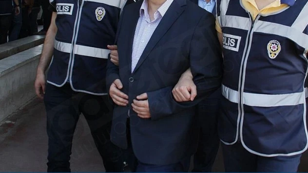 Suç örgütü operasyonunda gözaltına alınan 10 zanlıdan 3'ü tutuklandı