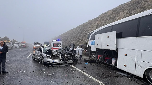 TAG Otoyolu'nda sis faciası!10 araç birbirine girdi, 2 ölü, 10 yaralı